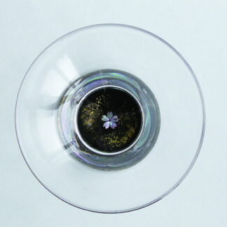 ถ้วยสาเก ลวดลายดอกเชอร์รี่ (สีดำ) ประดับตกแต่งลายก้นแก้วด้วยเปลือกหอยเป๋าฮื้อ