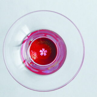 ถ้วยสาเก ลวดลายดอกเชอร์รี่ (สีแดง)