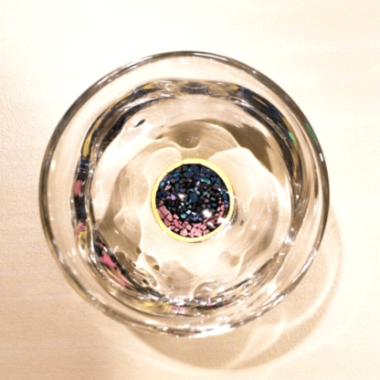 แก้ว kirameki ลวดลายของแก้วทำจากเปลือกหอยเป๋าฮื้ออย่างปราณีตบรรจง
